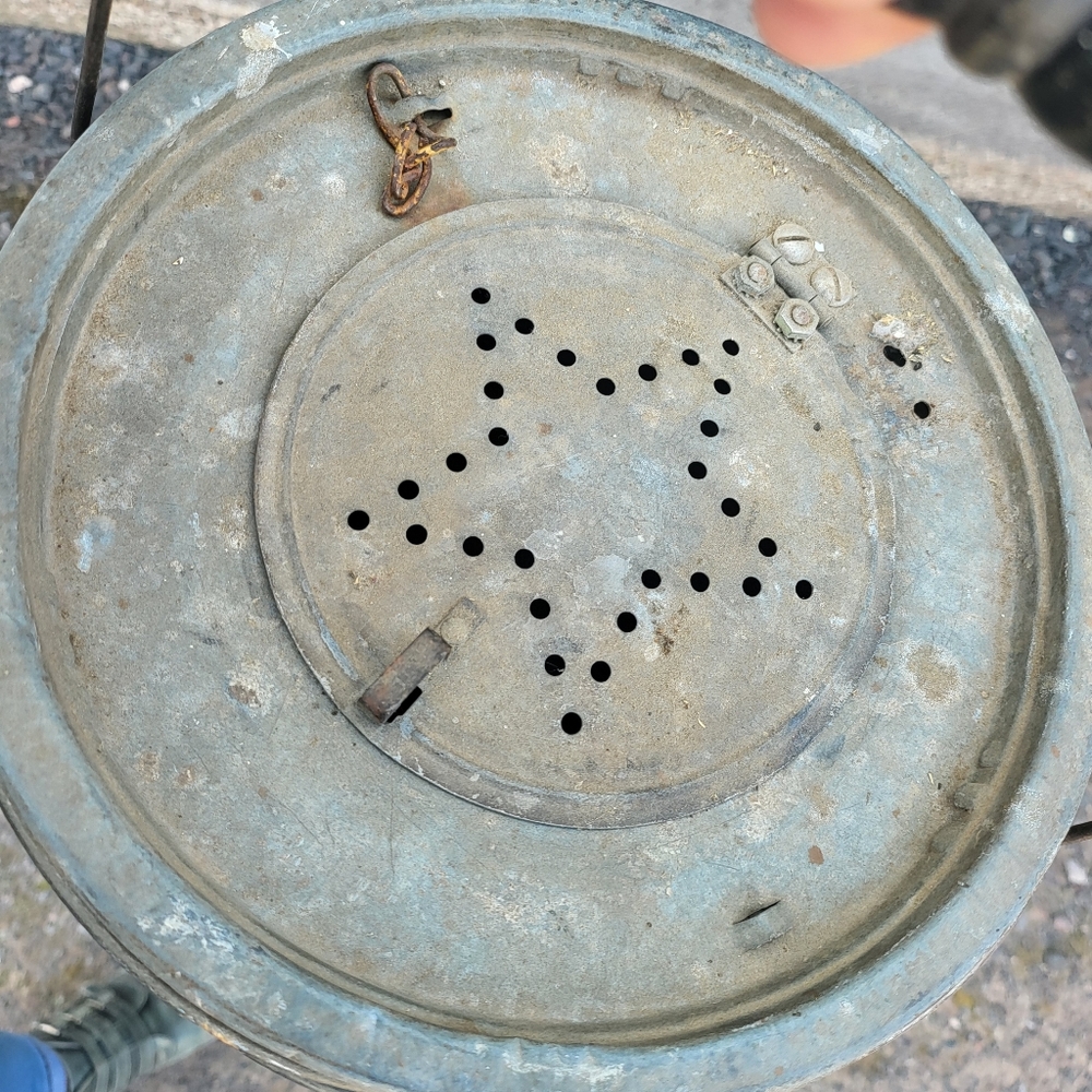 Vtg 2pc Galvanized Live Bait Well Minnow Bucket~Lid Holes Star Pattern Design - Picture 2 of 2
